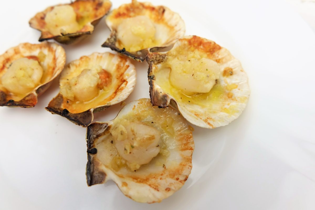 Fresh Charcoal Grilled Seafood Guide: My Khe Beach & Son Tra Specialties